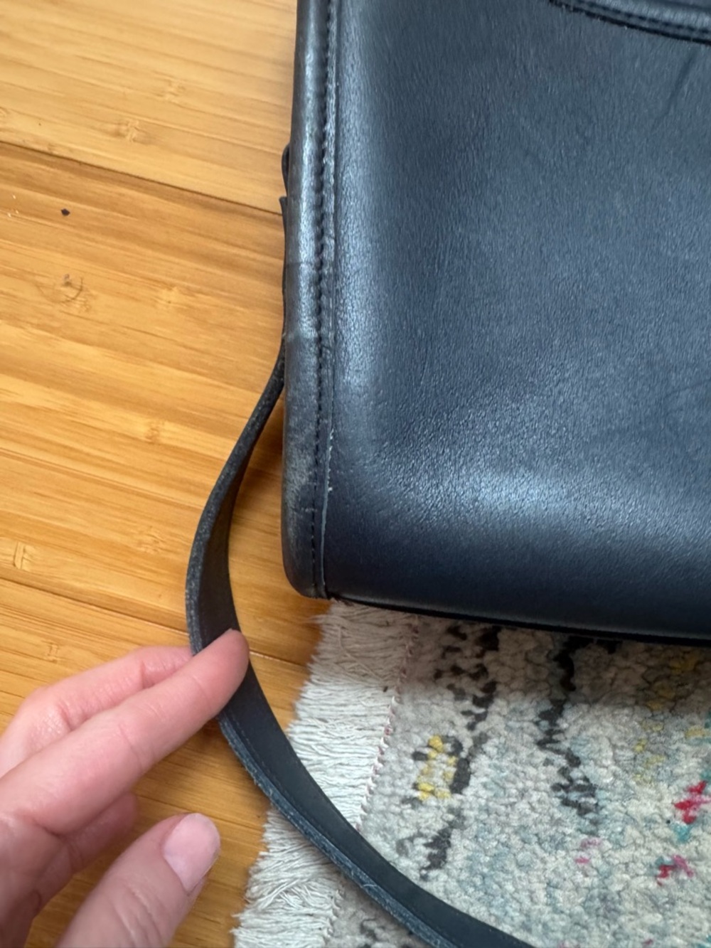 Vintage Coach 9944 Taylor Zip Genuine Leather Shoulder Bag in Navy - Picture 8 of 8